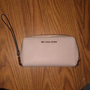Dusty pink AUTHENTIC Michael Kors wallet 💕